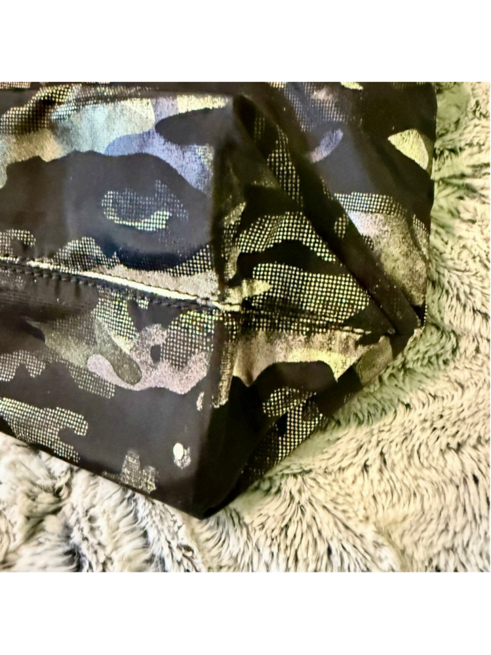 NEW Sol And Selene It Girl Camo Tote Reversible Metallic Black Gold Green NWOT - Picture 14 of 16
